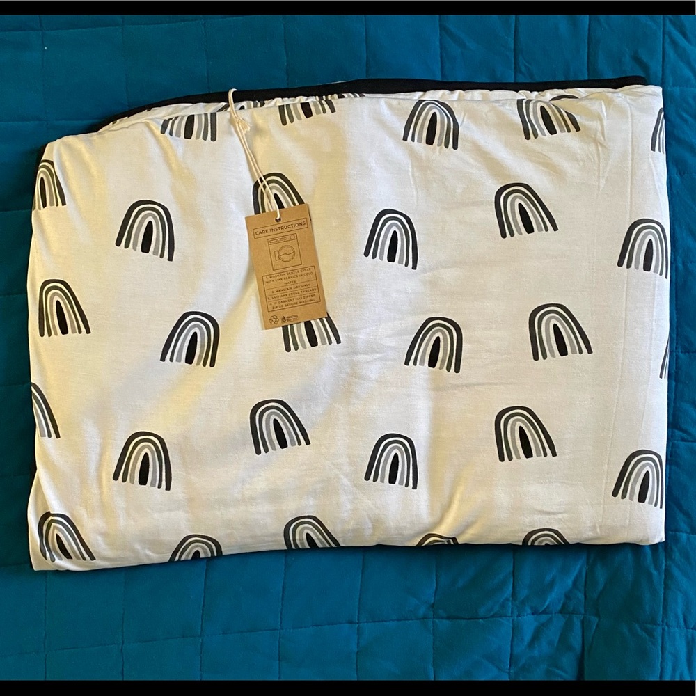 NWT Kyte BABY Black and white toddler blanket